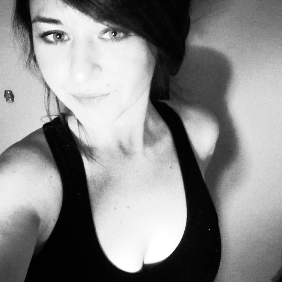 Meet your Posher, Andrea - Picture 1 of 2